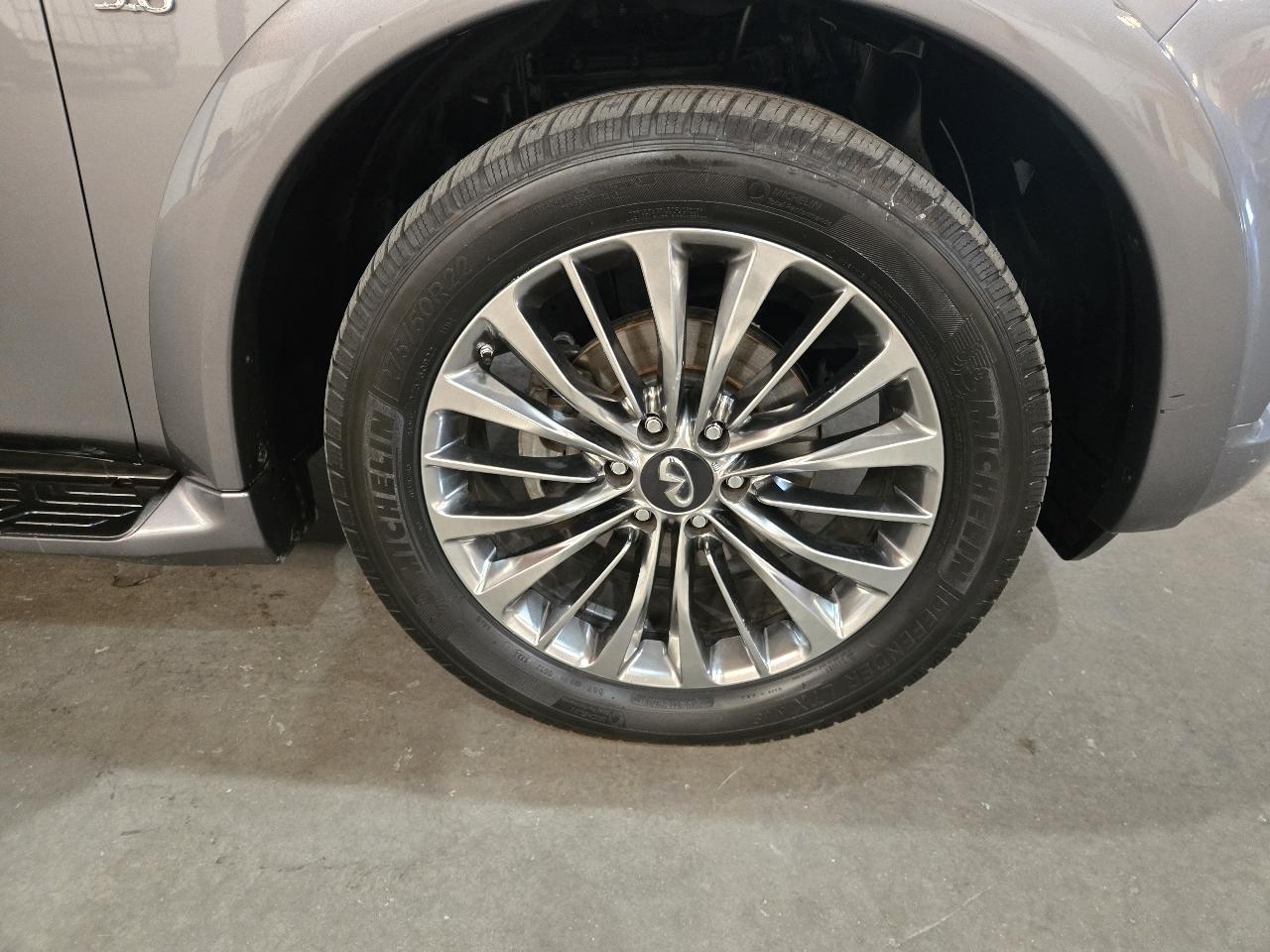 Infiniti QX80 photo 18