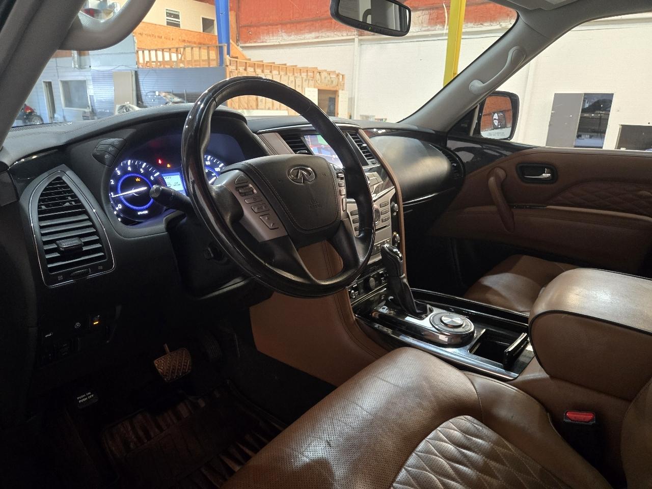 Infiniti QX80 photo 19