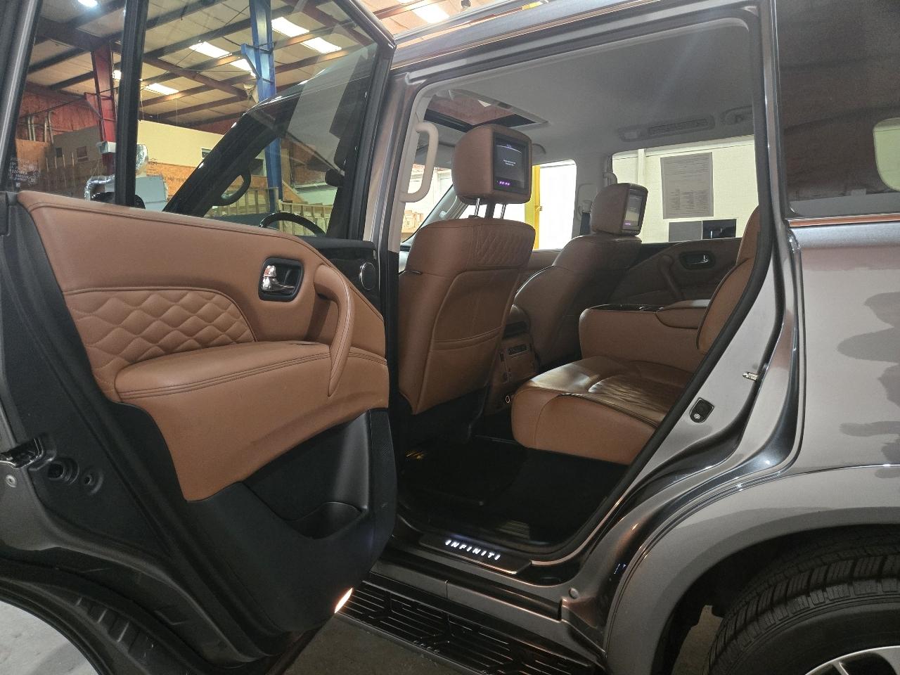 Infiniti QX80 photo 22