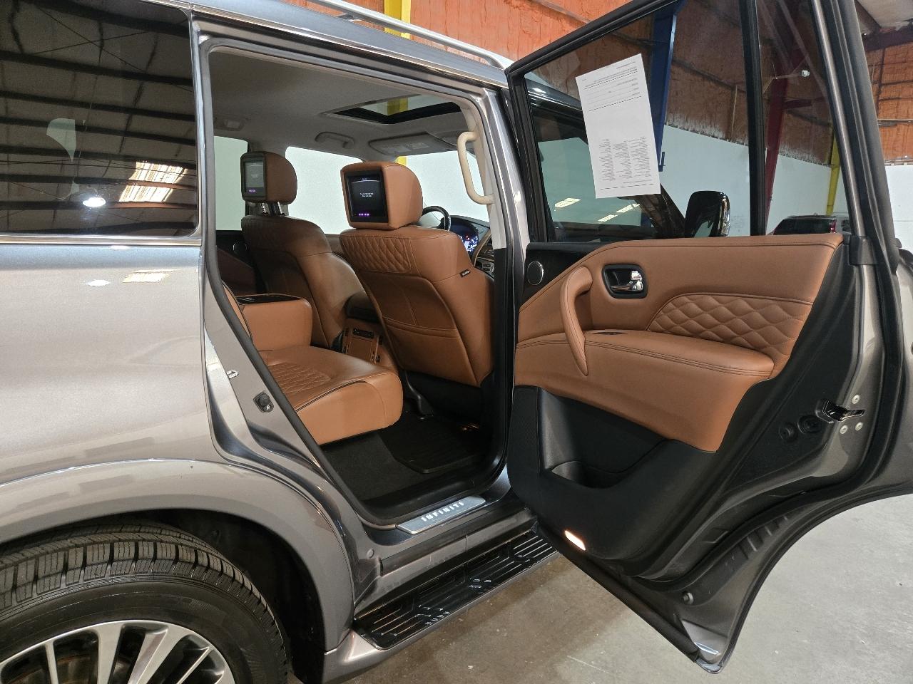 Infiniti QX80 photo 28