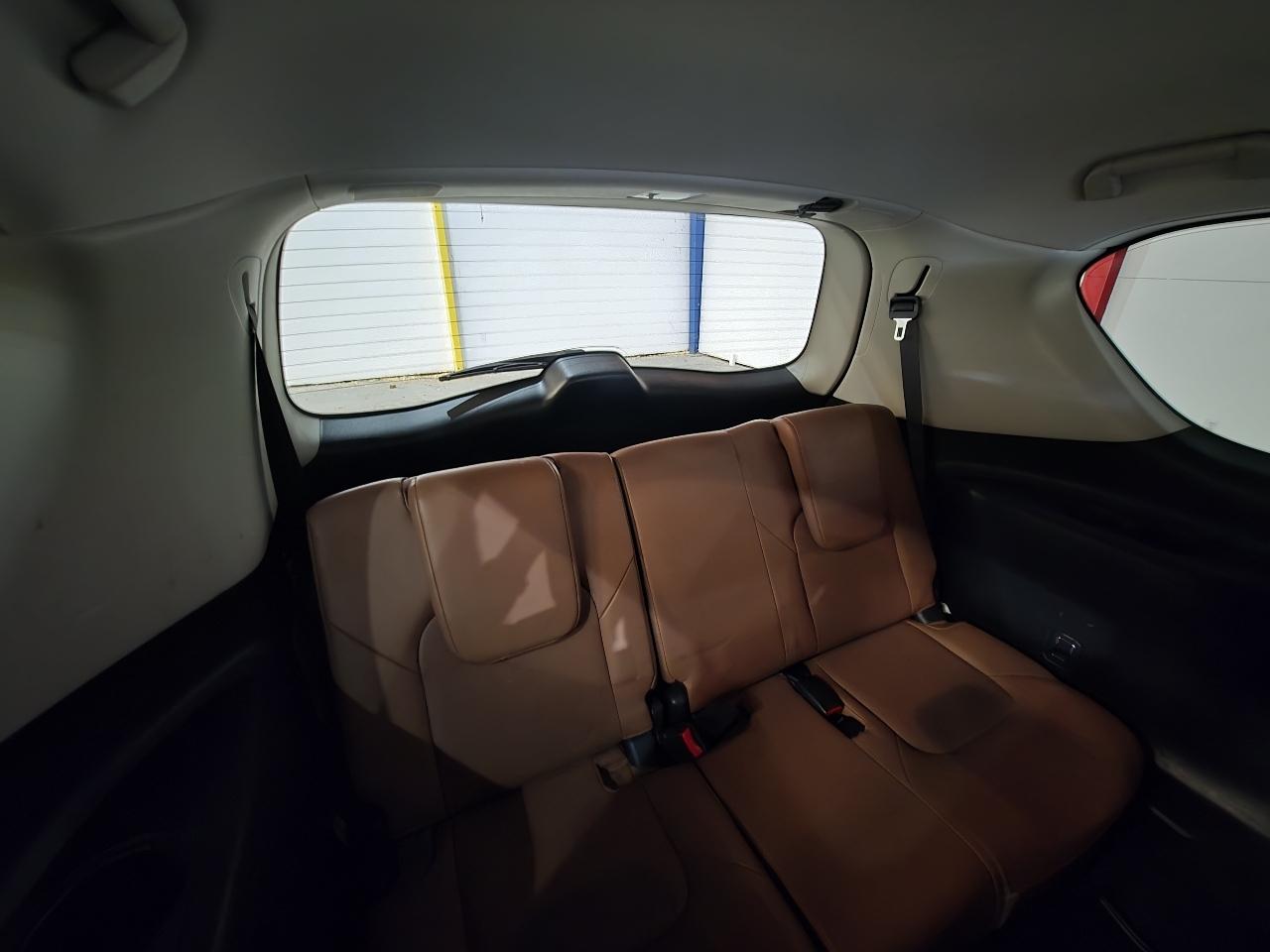 Infiniti QX80 photo 29