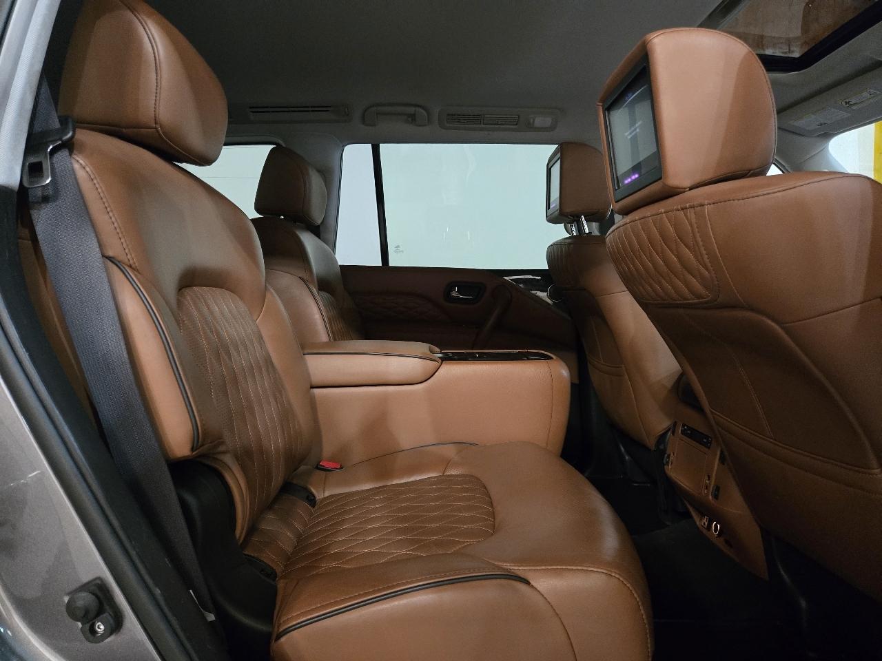 Infiniti QX80 photo 30