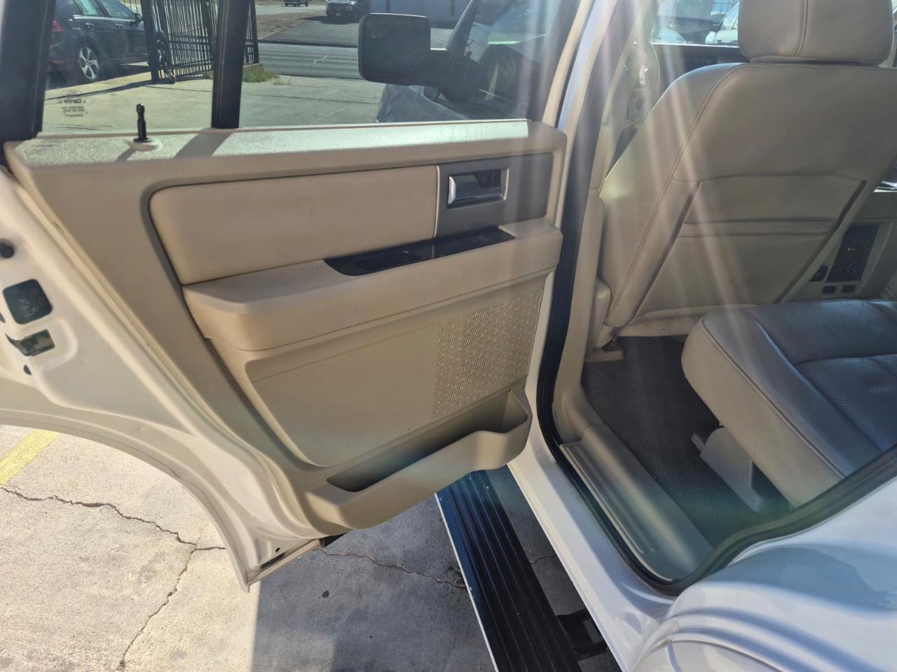 Ford Expedition EL EL XLT 4WD 2016