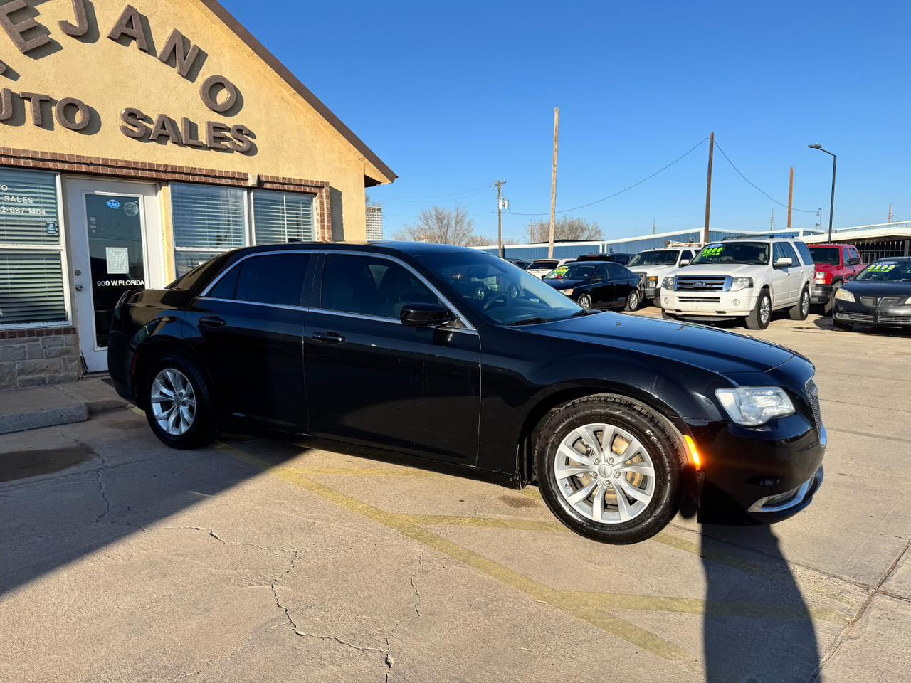 Chrysler 300 4dr Sdn 300 Limited RWD 2015