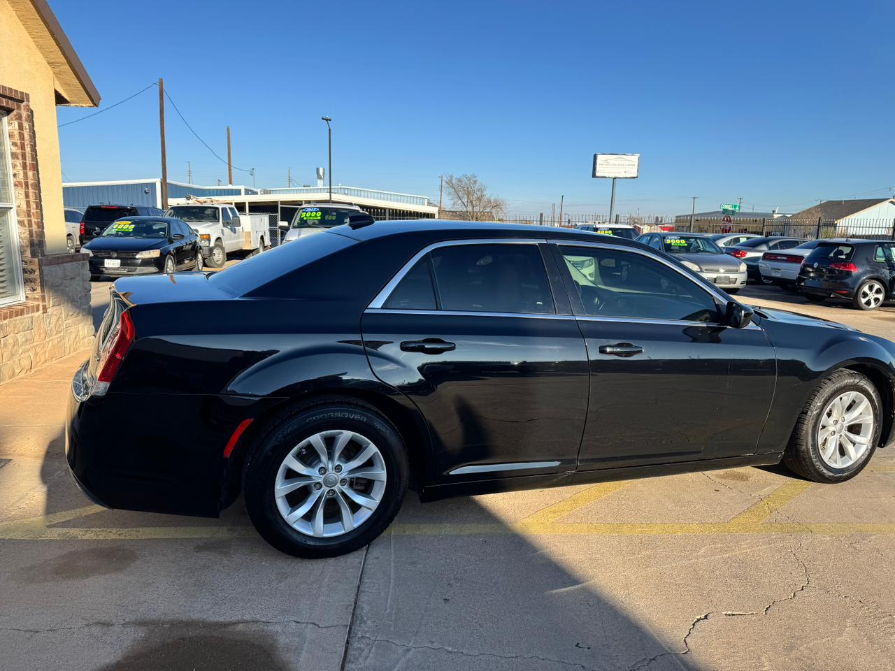 Chrysler 300 4dr Sdn 300 Limited RWD 2015