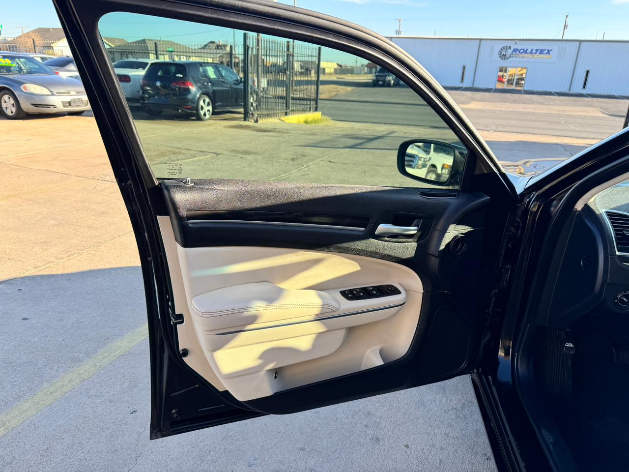 Chrysler 300 4dr Sdn 300 Limited RWD 2015