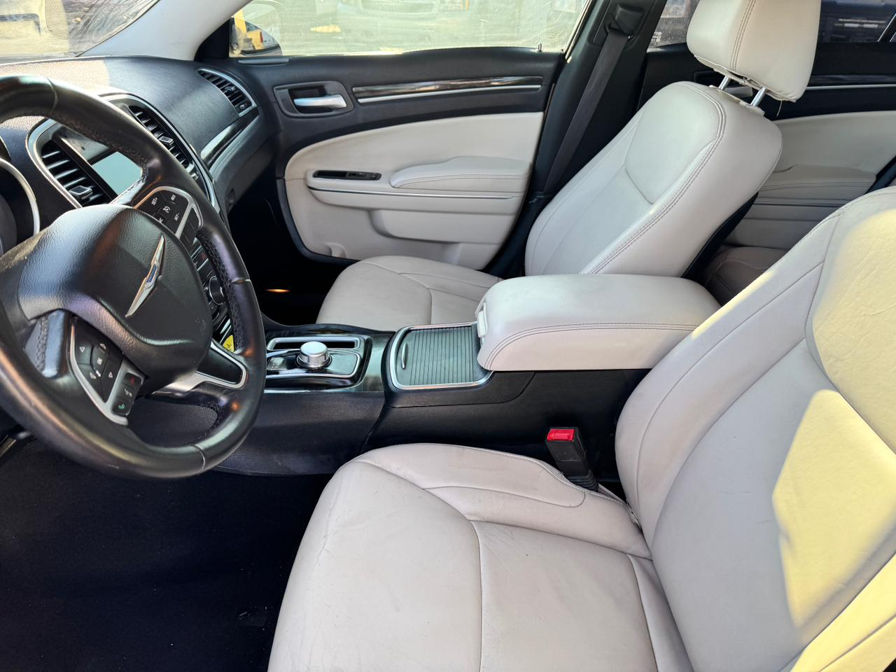 Chrysler 300 4dr Sdn 300 Limited RWD 2015