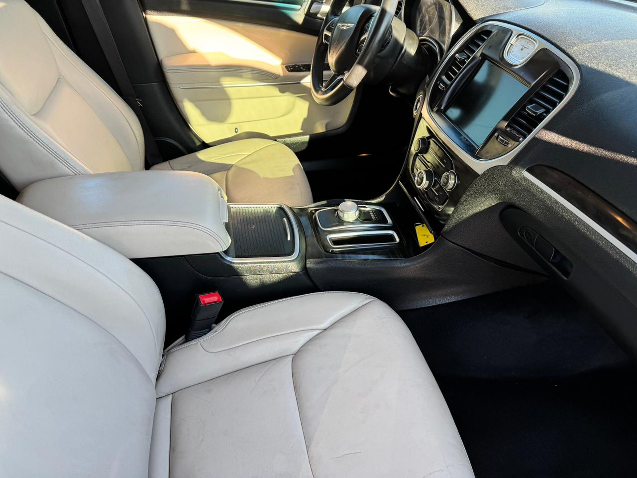 Chrysler 300 4dr Sdn 300 Limited RWD 2015