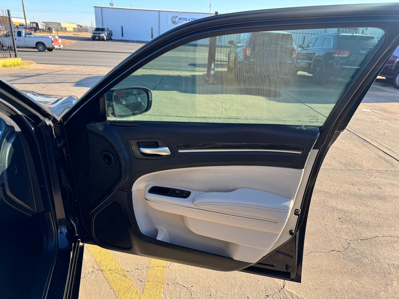 Chrysler 300 4dr Sdn 300 Limited RWD 2015