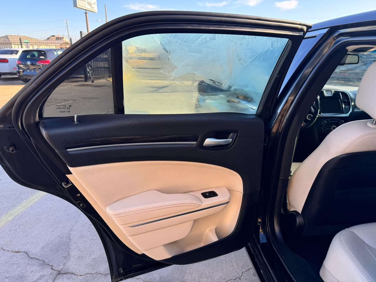 Chrysler 300 4dr Sdn 300 Limited RWD 2015