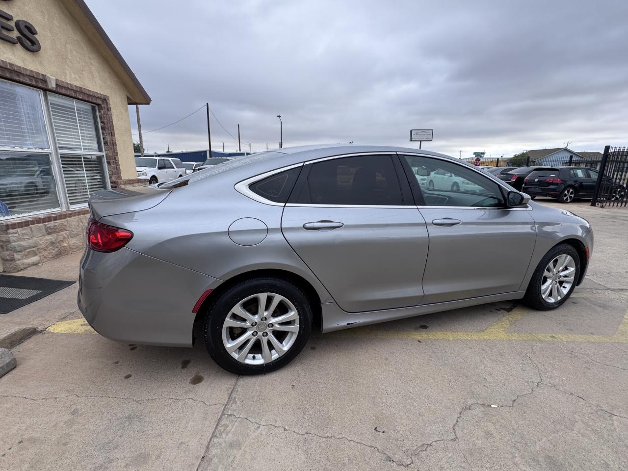 Chrysler 200  2015