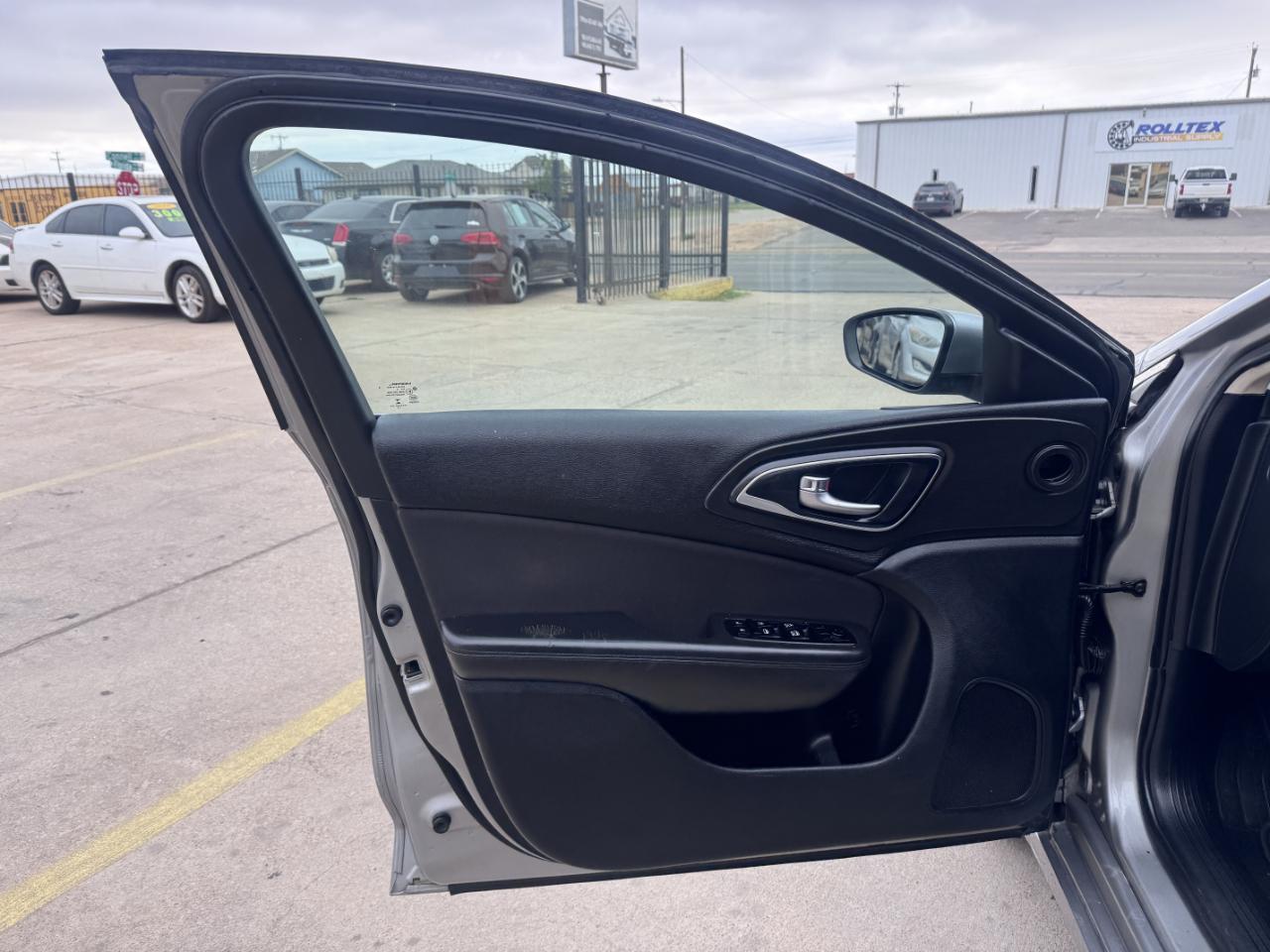 Chrysler 200  2015