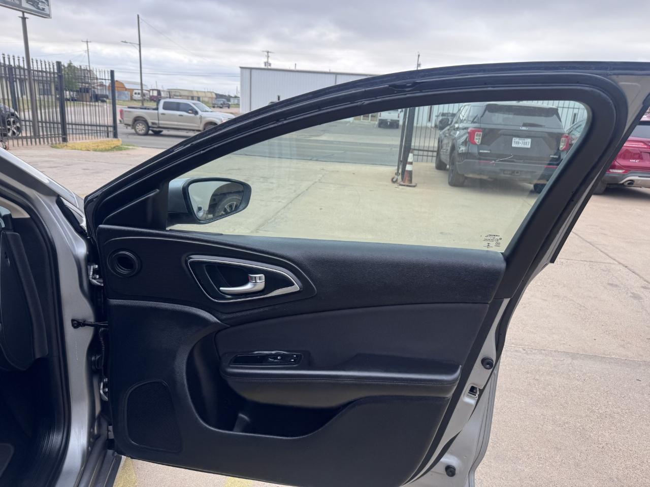 Chrysler 200  2015