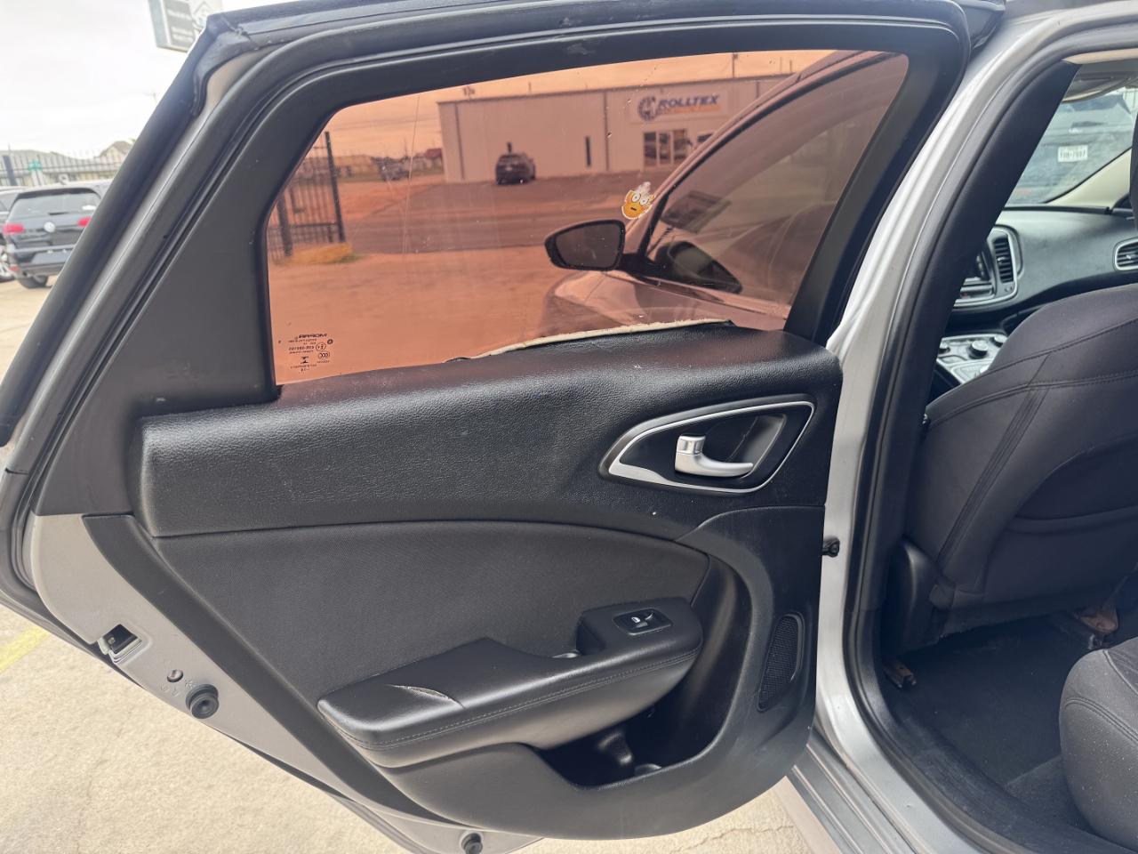 Chrysler 200  2015