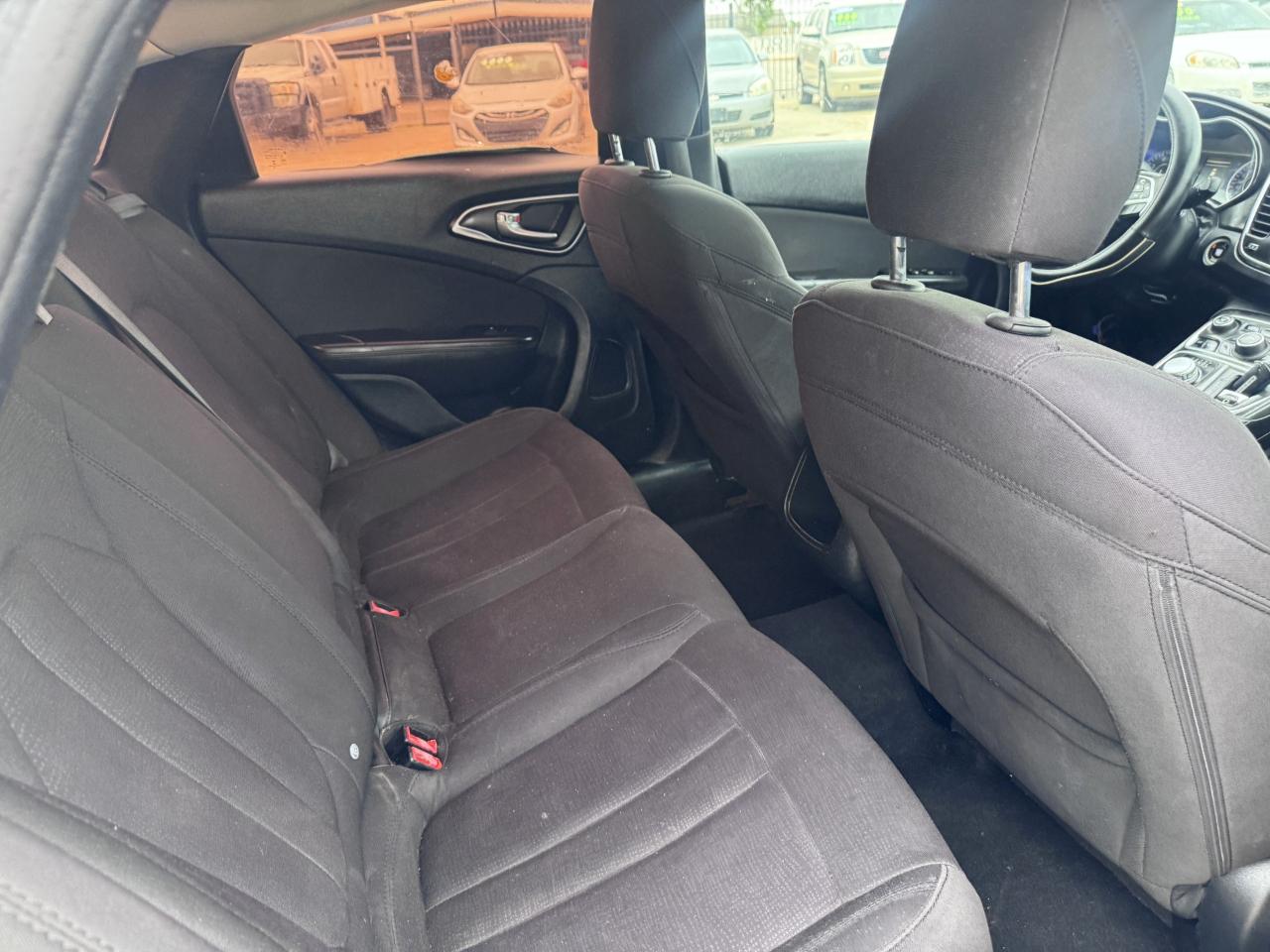 Chrysler 200  2015