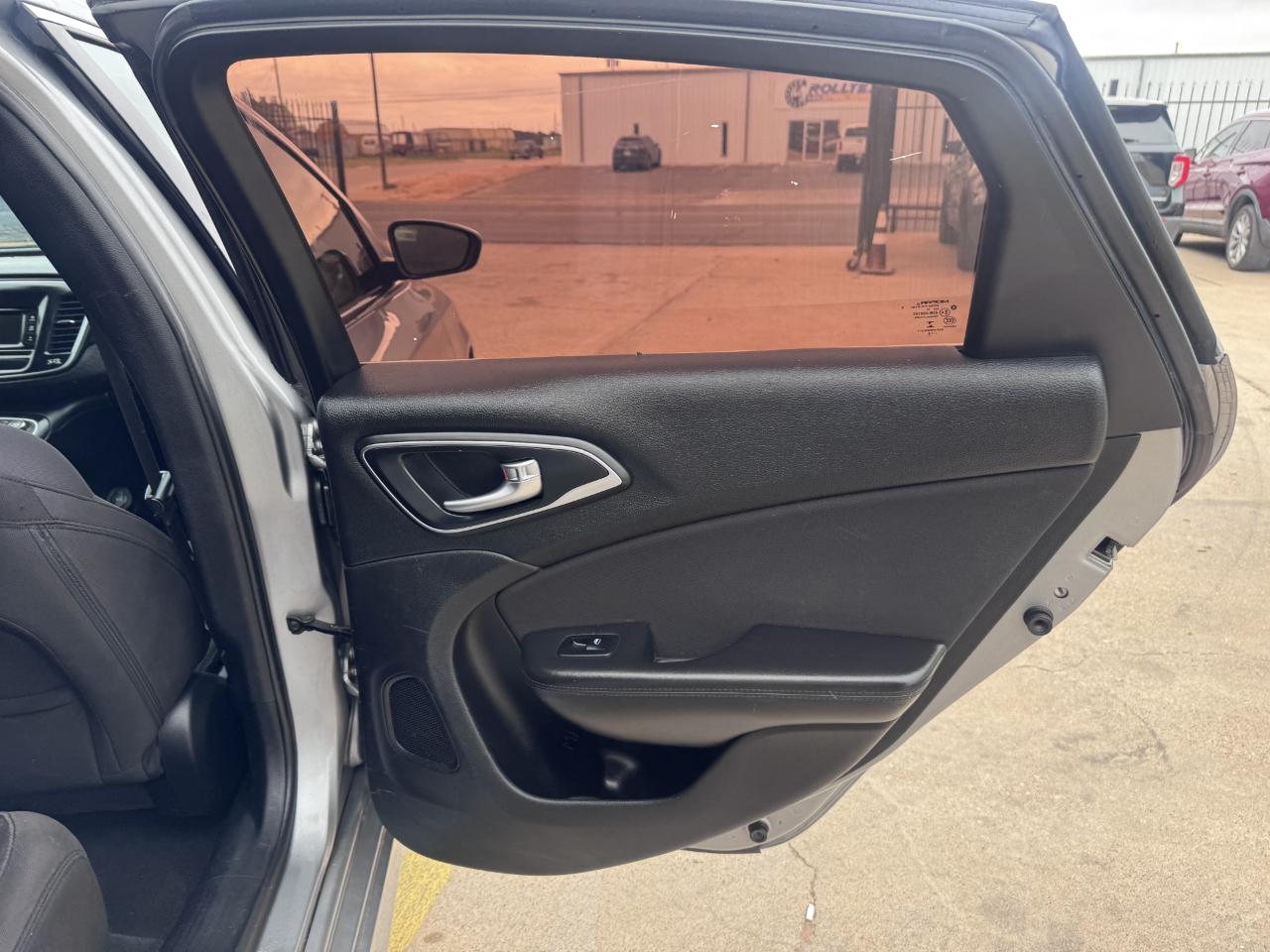 Chrysler 200  2015