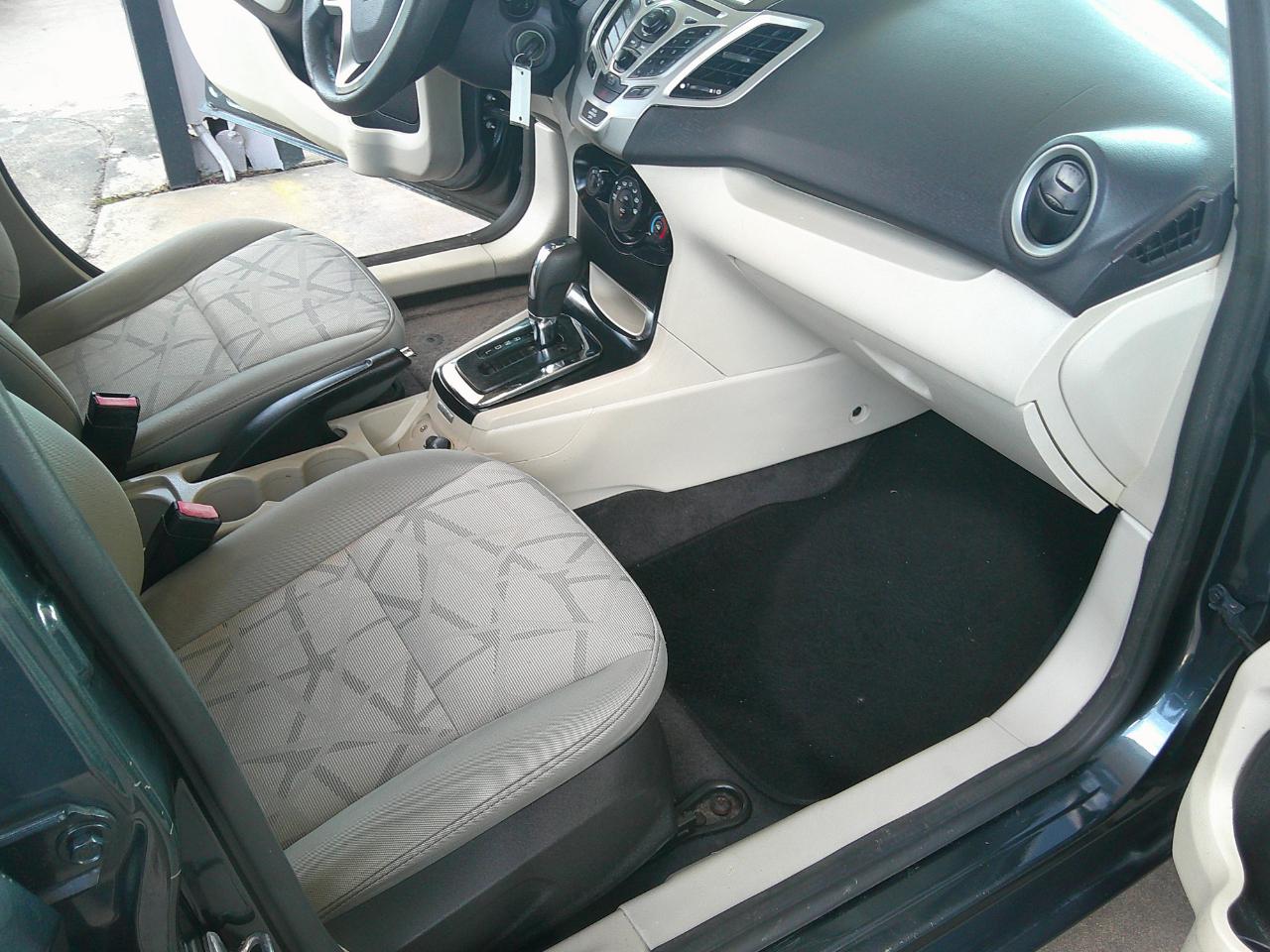 Ford Fiesta 4dr Sdn SE 2011