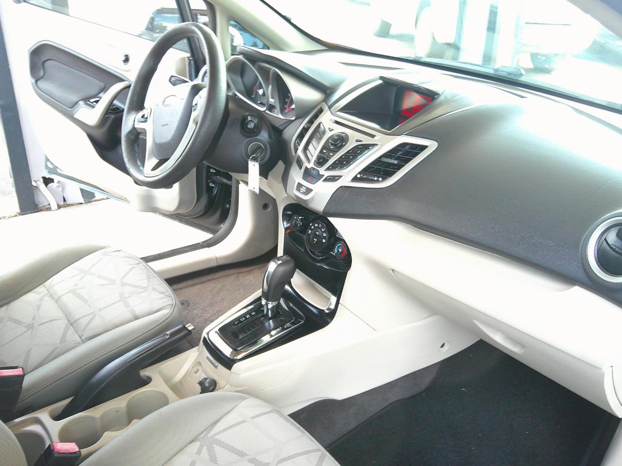 Ford Fiesta 4dr Sdn SE 2011