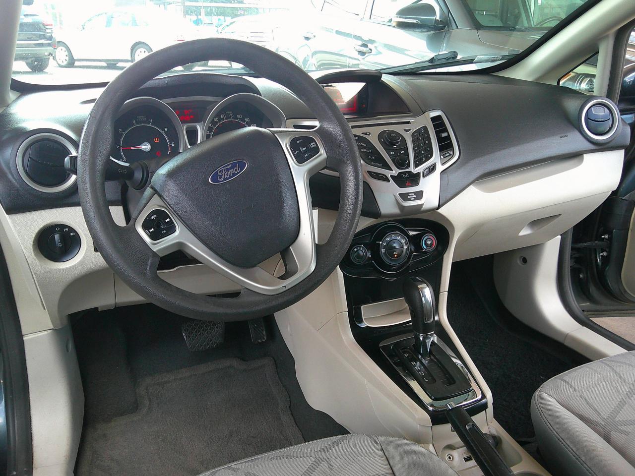 Ford Fiesta 4dr Sdn SE 2011