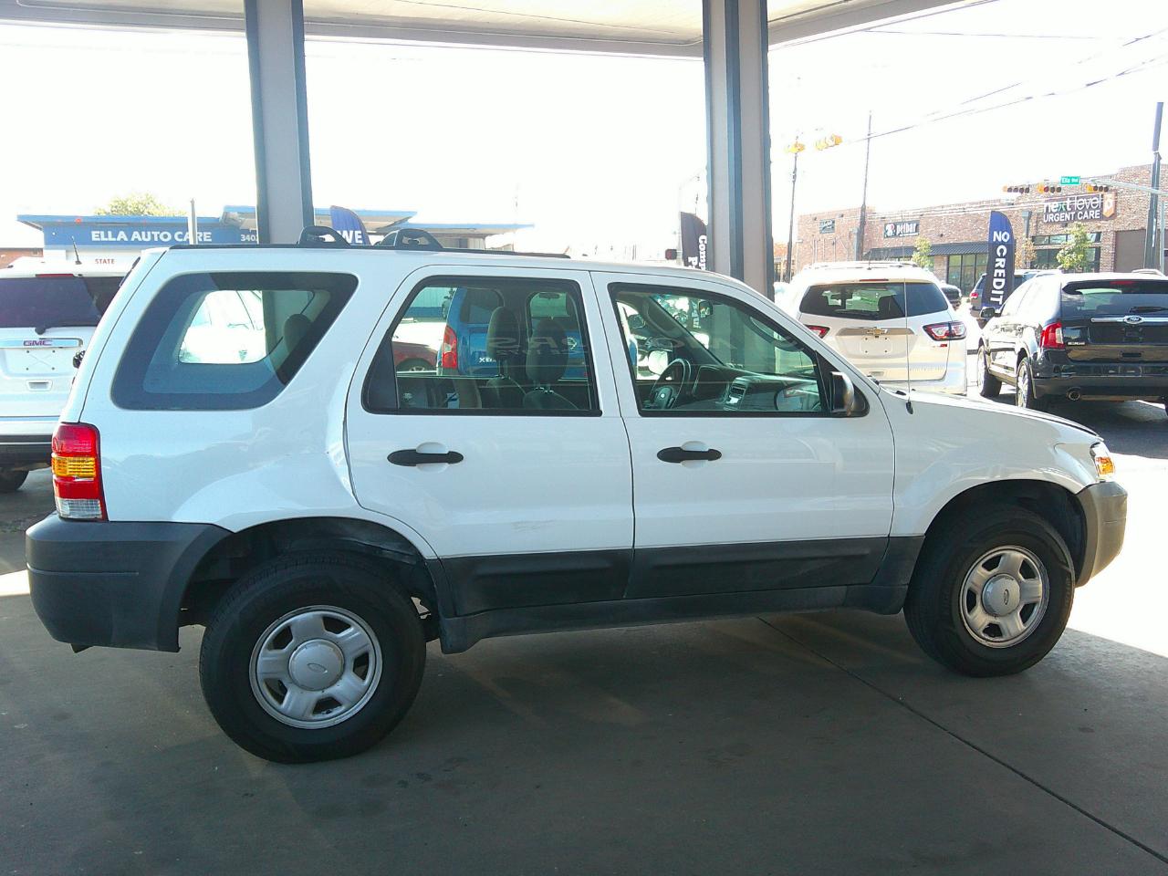 Ford Escape 4dr 103" WB 2.3L XLS 2005