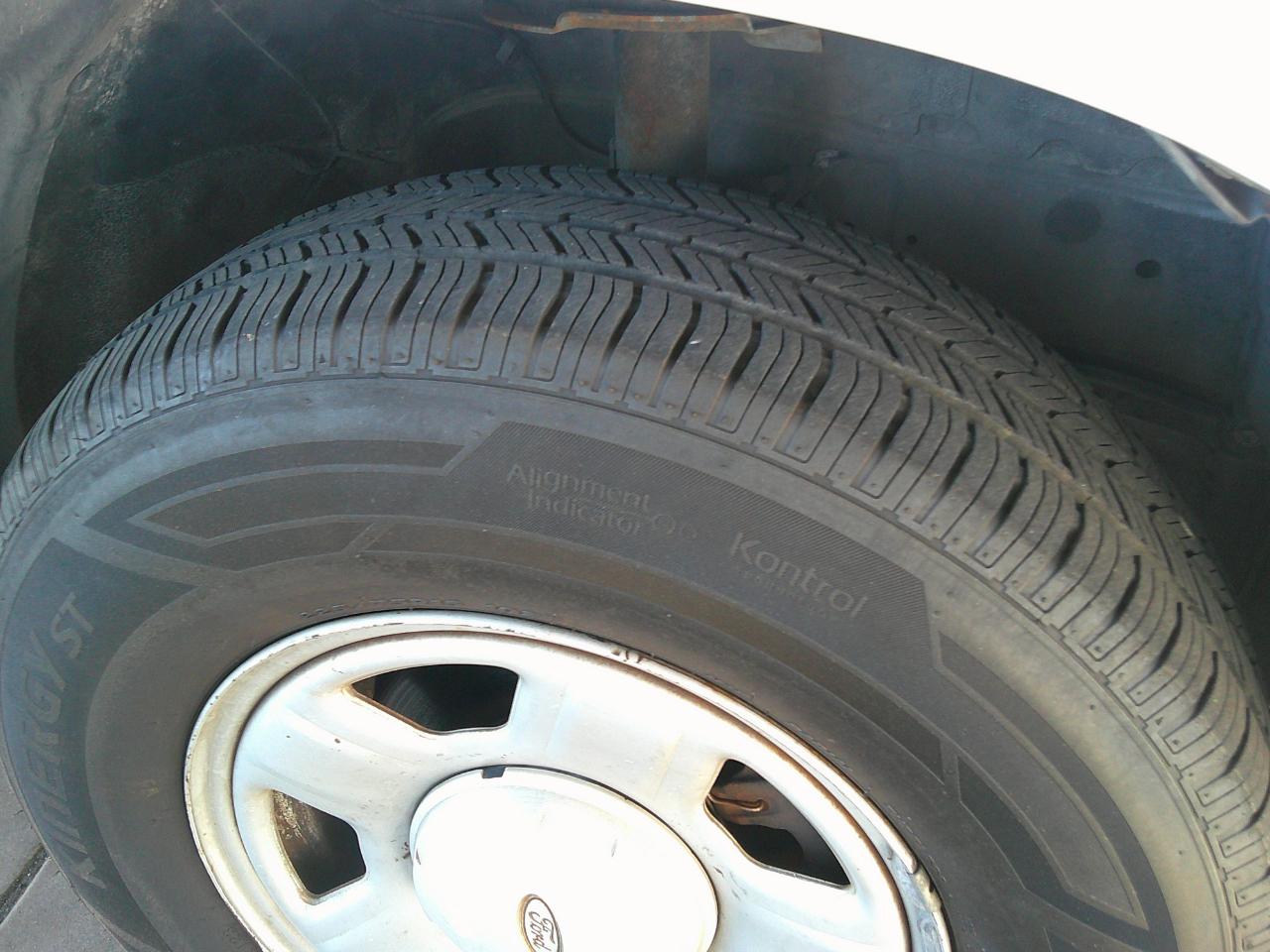 Ford Escape 4dr 103" WB 2.3L XLS 2005