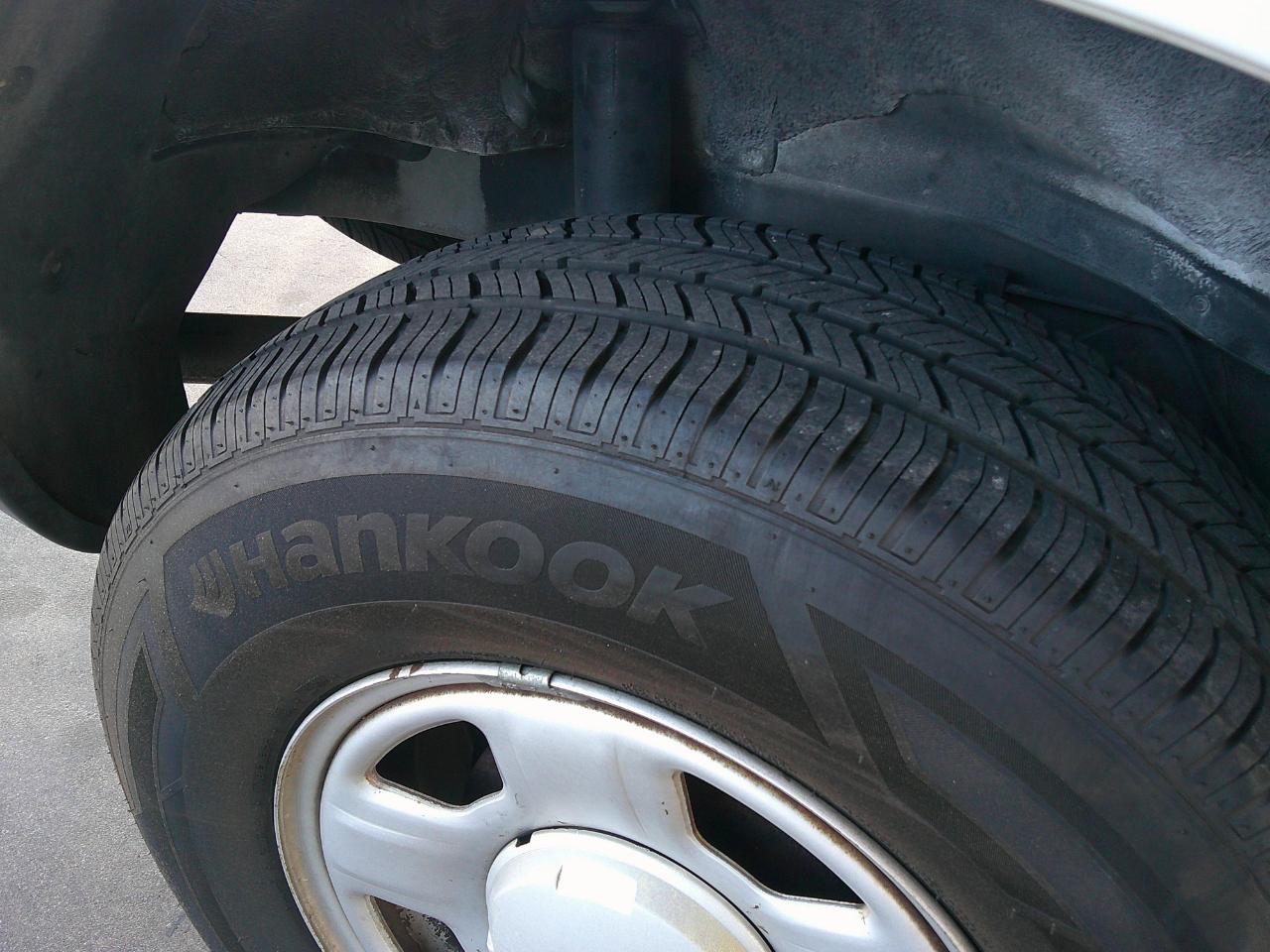 Ford Escape 4dr 103" WB 2.3L XLS 2005