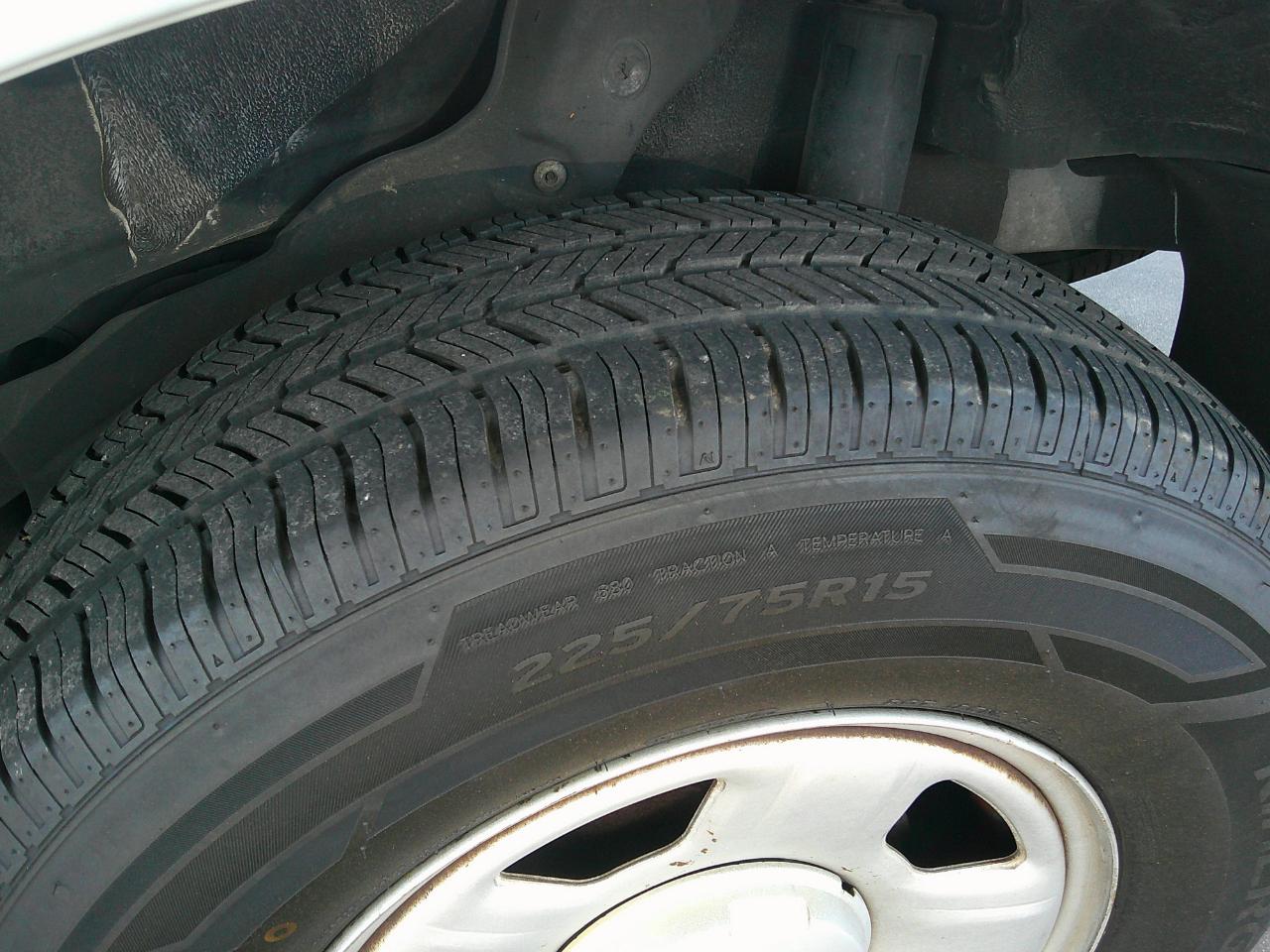 Ford Escape 4dr 103" WB 2.3L XLS 2005