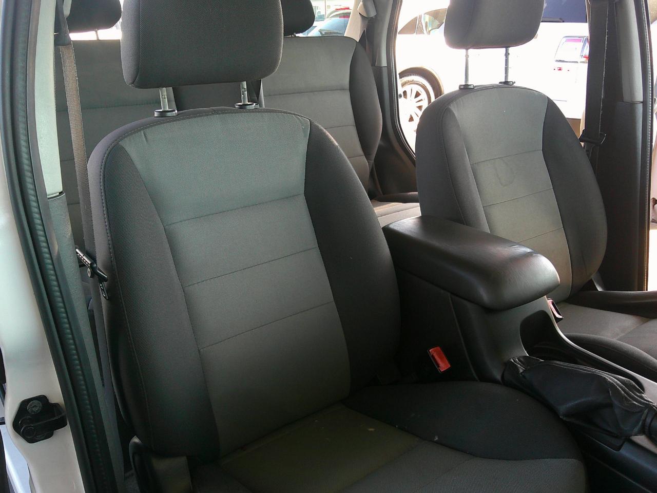 Ford Escape 4dr 103" WB 2.3L XLS 2005