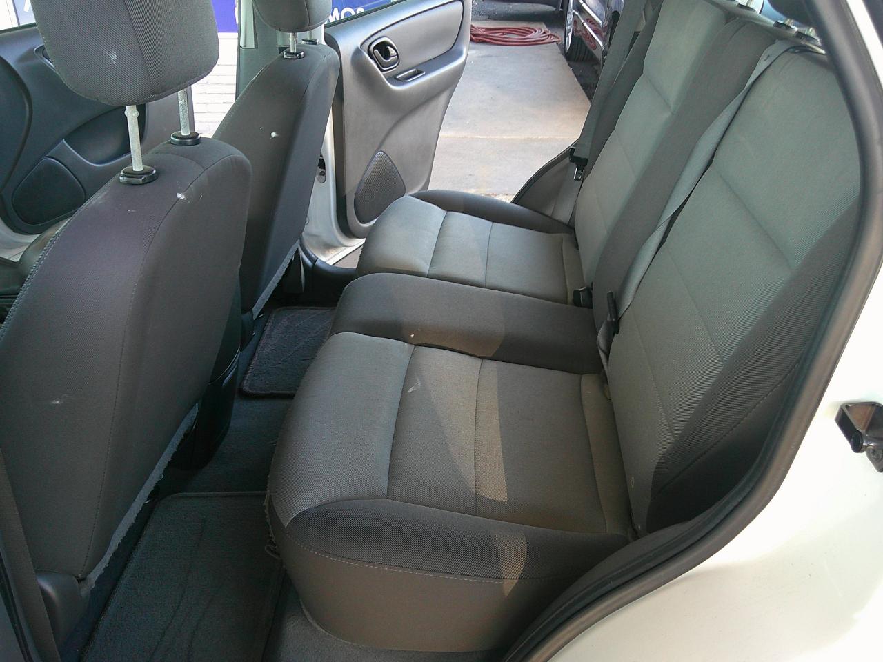 Ford Escape 4dr 103" WB 2.3L XLS 2005