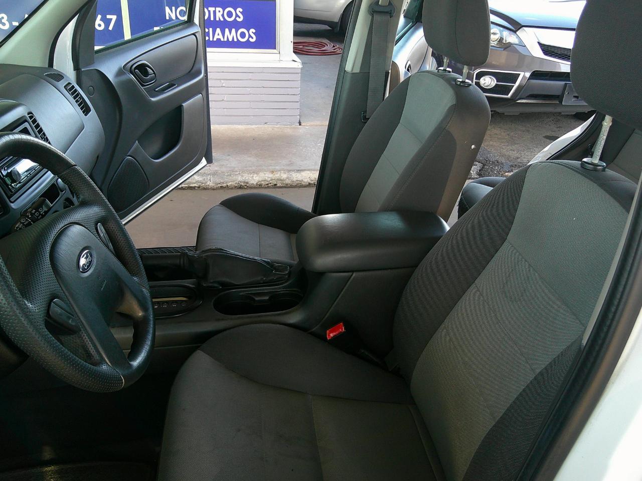 Ford Escape 4dr 103" WB 2.3L XLS 2005