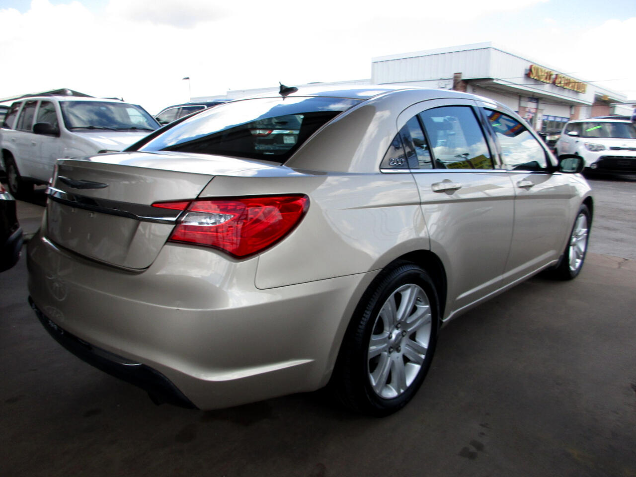 2013 Chrysler 200 LX photo 4