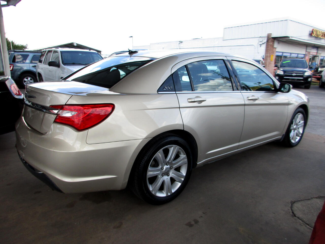 2013 Chrysler 200 LX photo 5