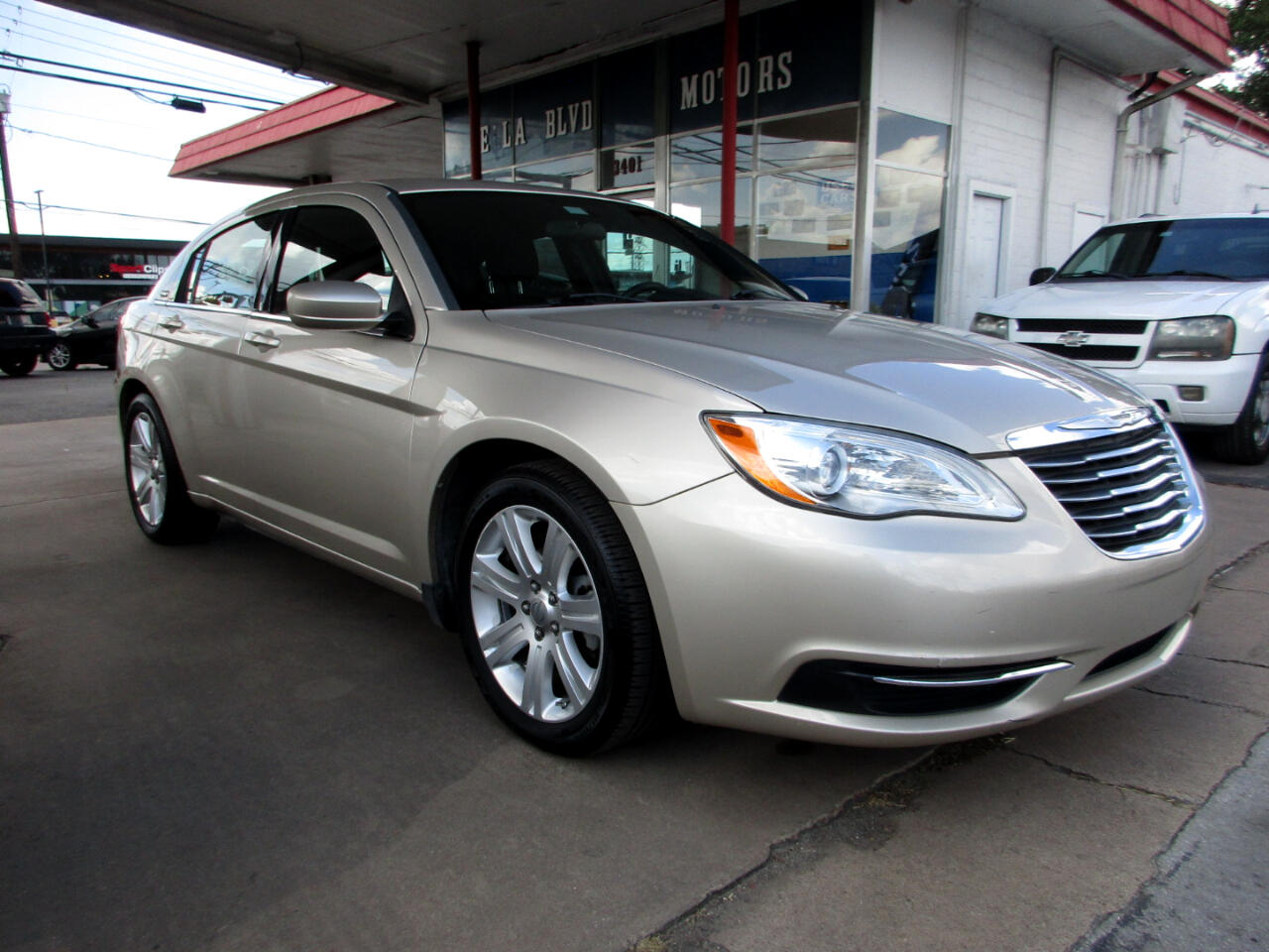 2013 Chrysler 200 LX photo 6