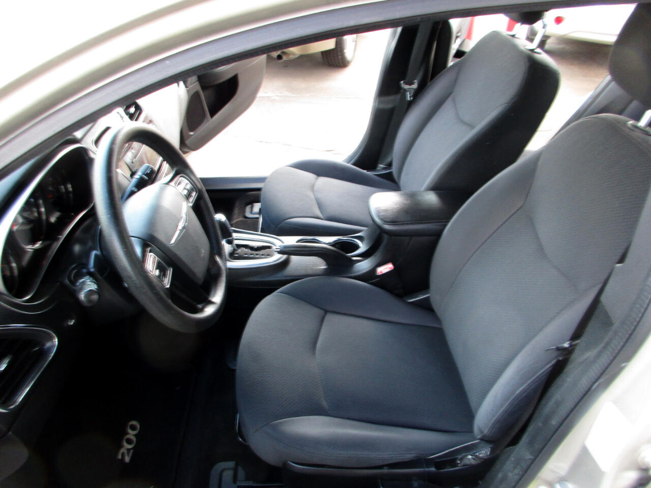 2013 Chrysler 200 LX photo 15