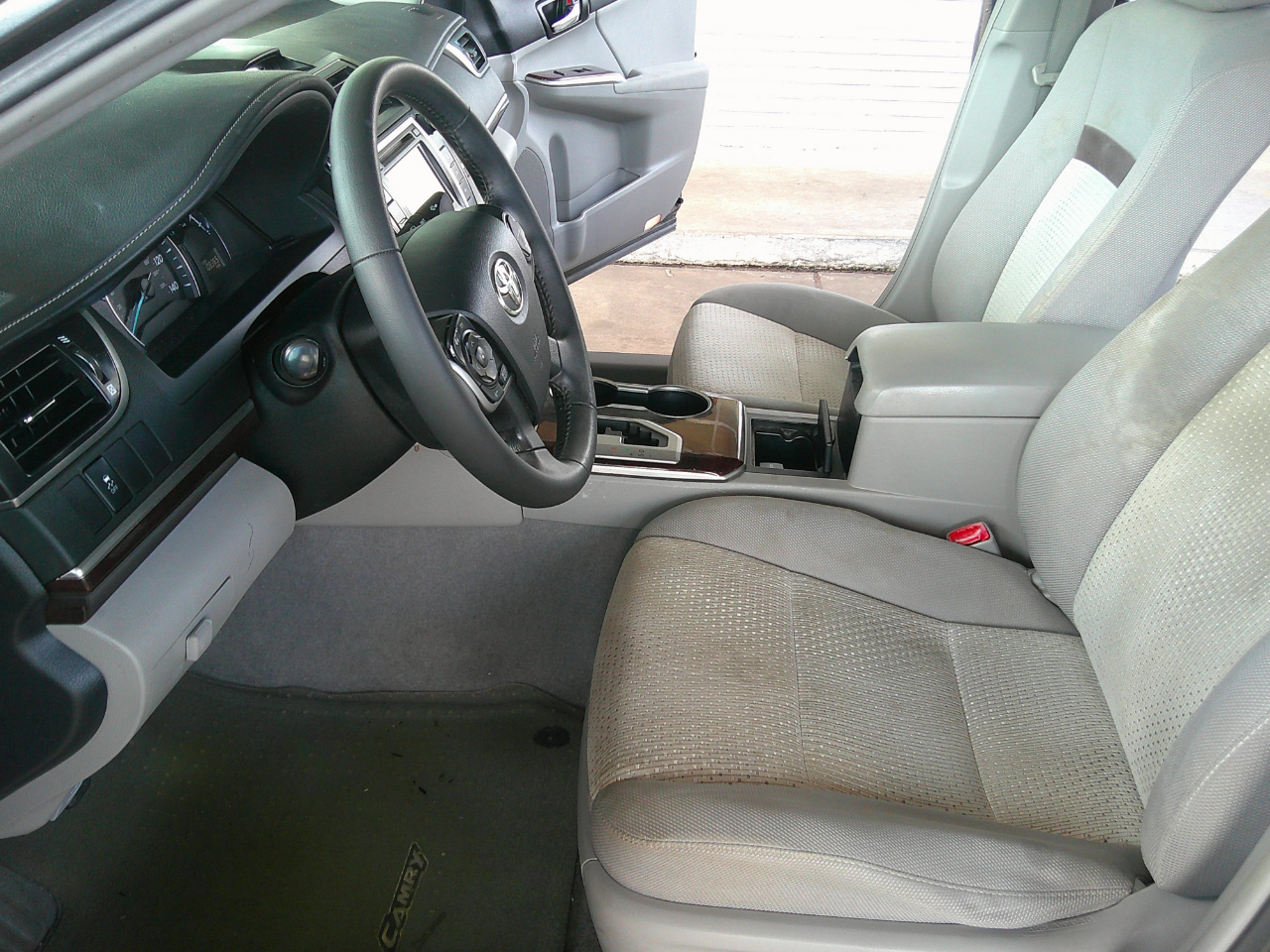 2012 Toyota Camry SE photo 10
