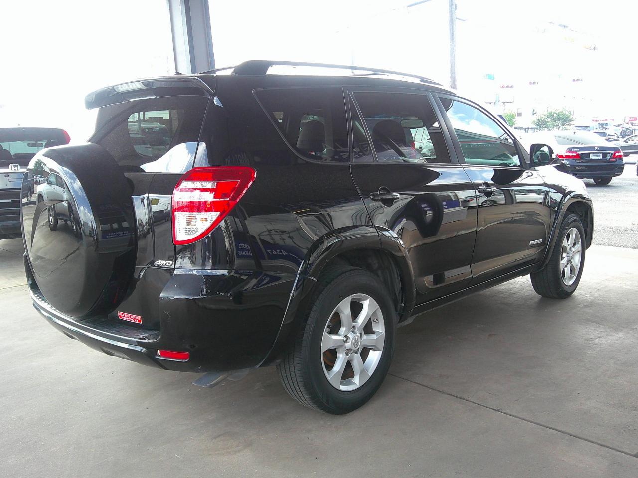 Toyota RAV4 4WD 4dr V6 5-Spd AT Ltd (Natl) 2011