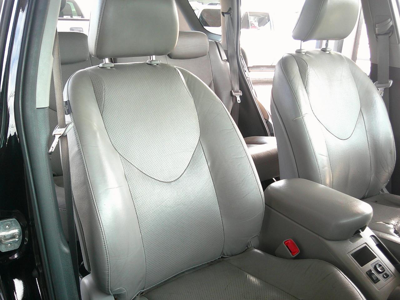 Toyota RAV4 4WD 4dr V6 5-Spd AT Ltd (Natl) 2011