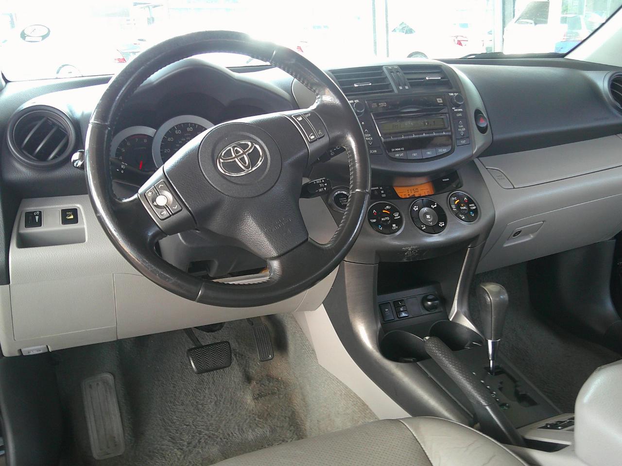 Toyota RAV4 4WD 4dr V6 5-Spd AT Ltd (Natl) 2011
