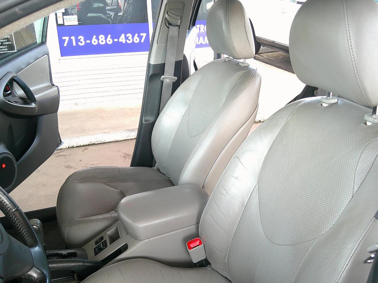 Toyota RAV4 4WD 4dr V6 5-Spd AT Ltd (Natl) 2011