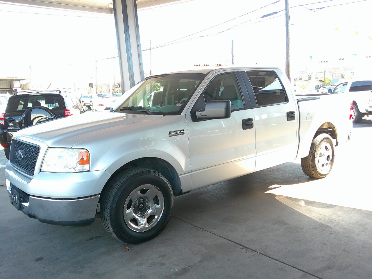 2005 Ford F-150 SuperCrew 139" XLT