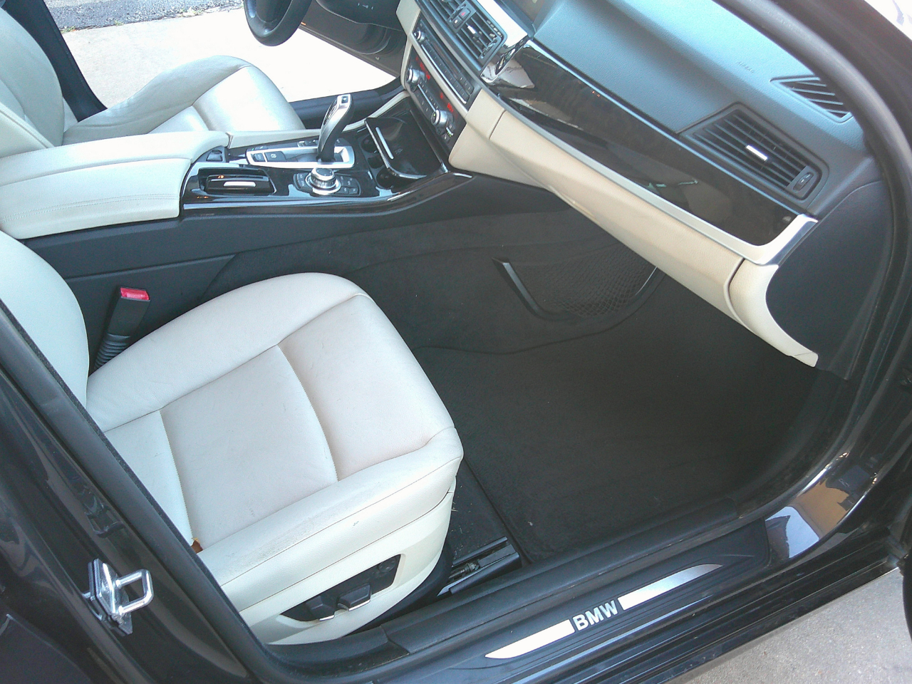 BMW 5 Series 4dr Sdn 528i RWD 2012