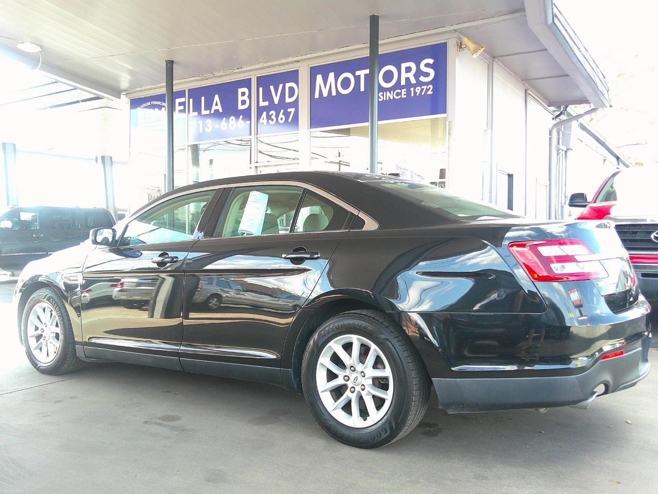 Ford Taurus 4dr Sdn SE FWD 2013