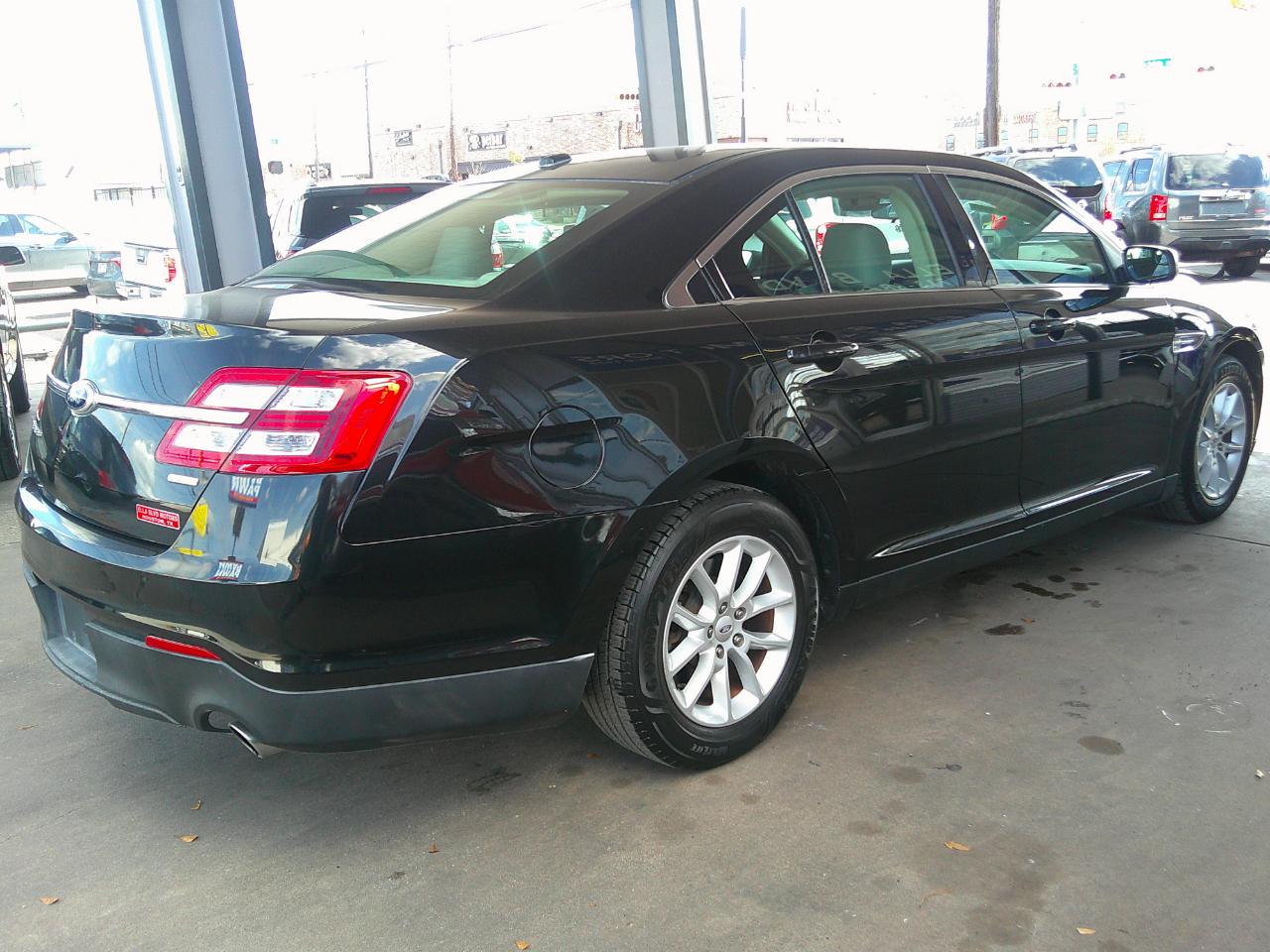 Ford Taurus 4dr Sdn SE FWD 2013