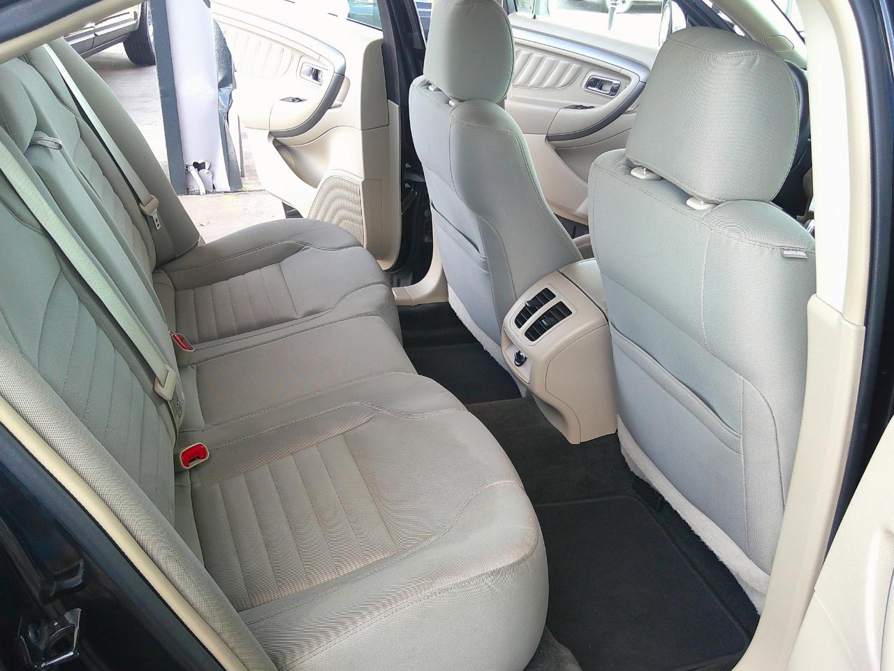 Ford Taurus 4dr Sdn SE FWD 2013