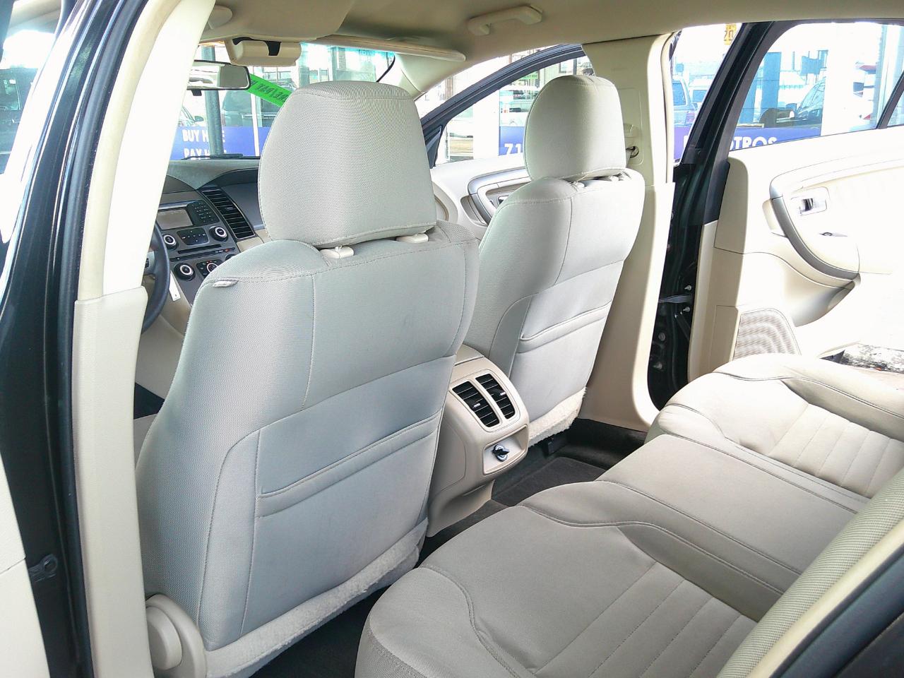 Ford Taurus 4dr Sdn SE FWD 2013