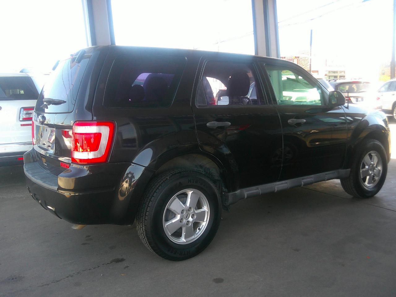 Ford Escape FWD 4dr XLS 2011