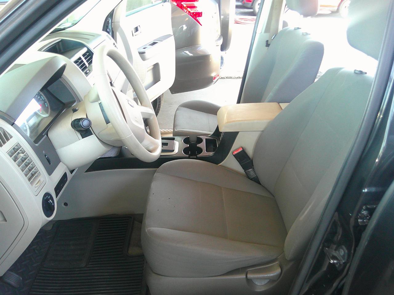 Ford Escape FWD 4dr XLS 2011