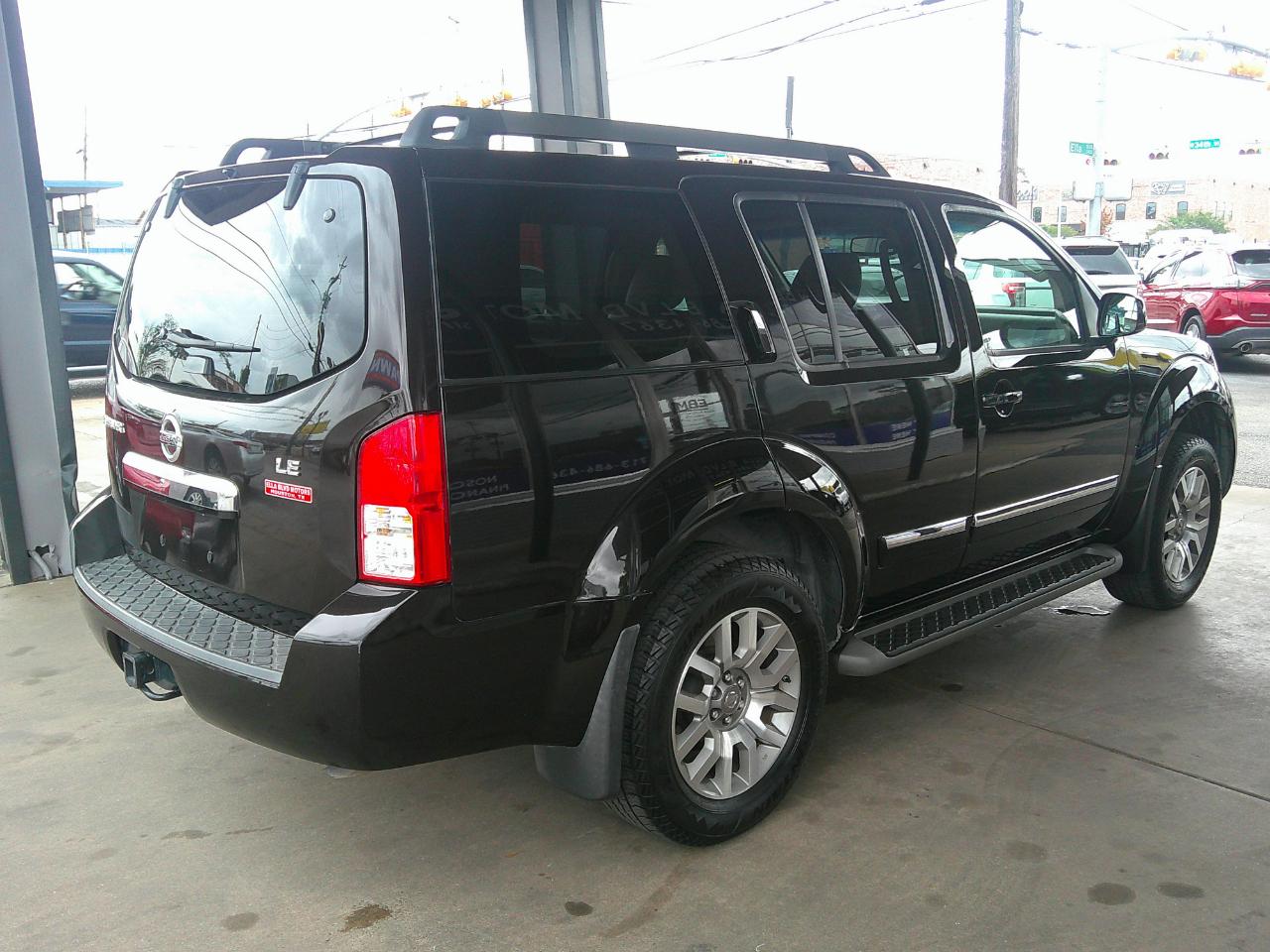 Nissan Pathfinder 2WD 4dr V6 LE 2012