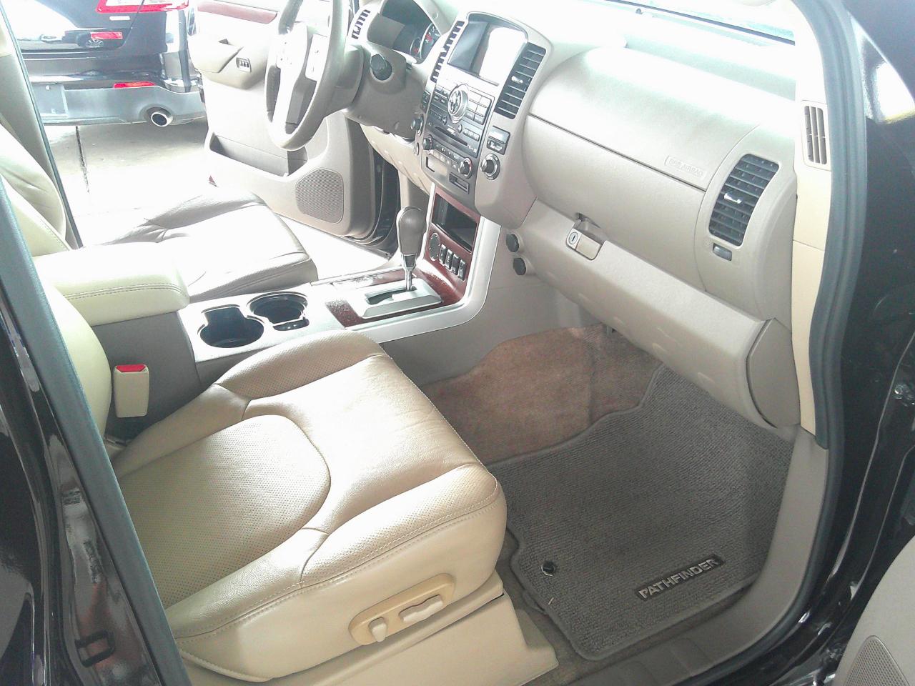 Nissan Pathfinder 2WD 4dr V6 LE 2012