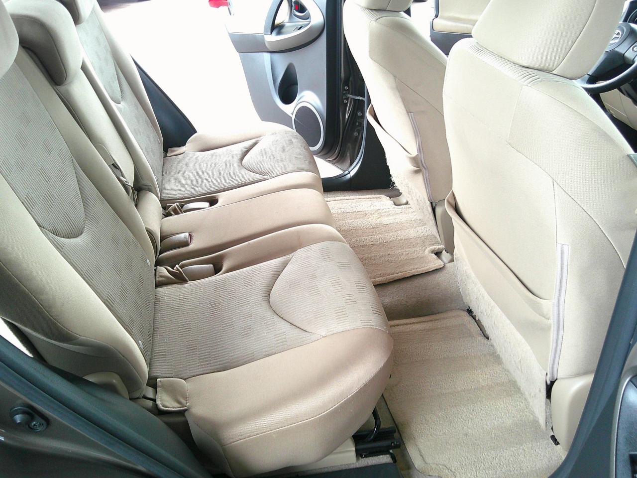 Toyota RAV4 FWD 4dr 4-cyl 4-Spd AT (Natl) 2009